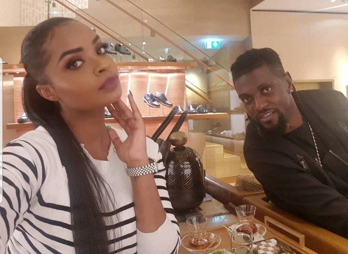 Adebayor và bạn gái thời còn mặn nồng